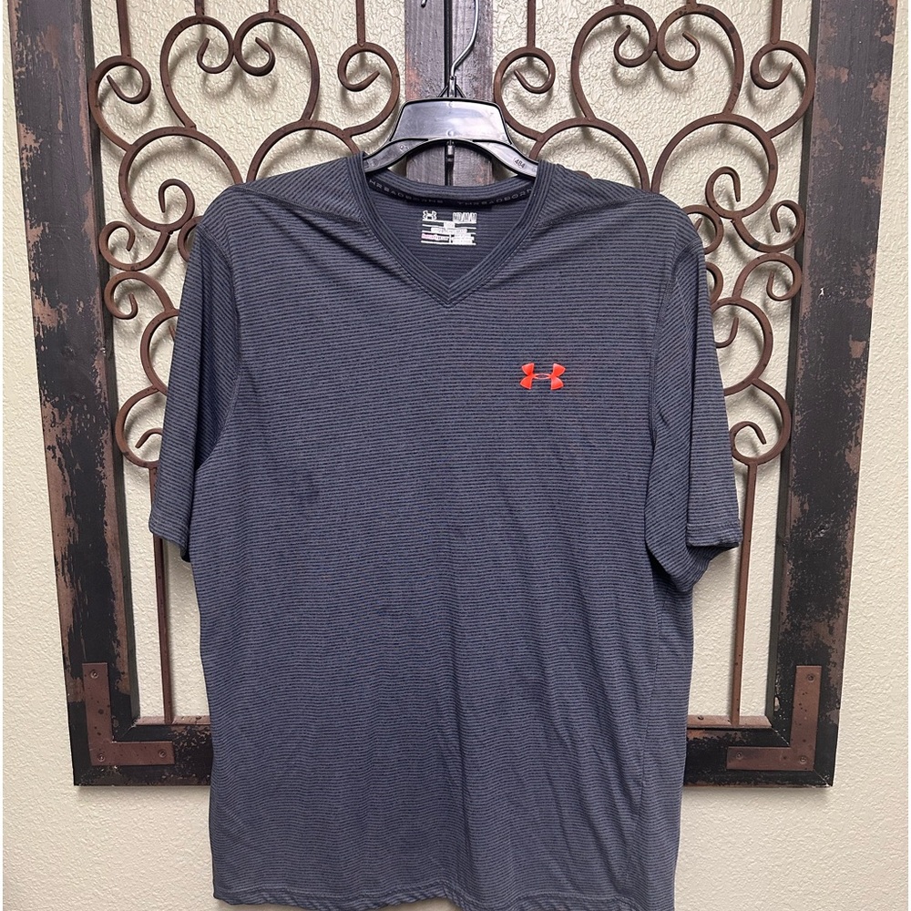 Under Armour dark grey striped vneck loose fit heatgear short sleeve tshirt